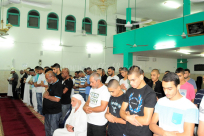 بالفيديو والصور: شعائر صلاتي العشاء والتراويح من مسجد الزيتونة في الرملة